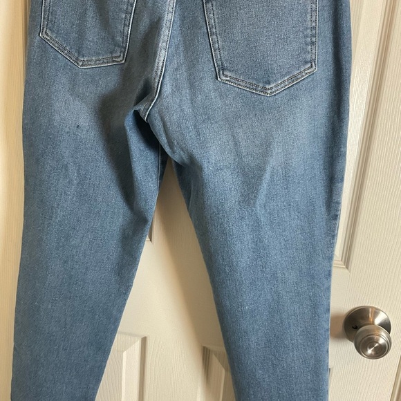 High-Waisted OG Straight Built-In Warm Ankle Jeans | Old Navy size 8P - Picture 9 of 12